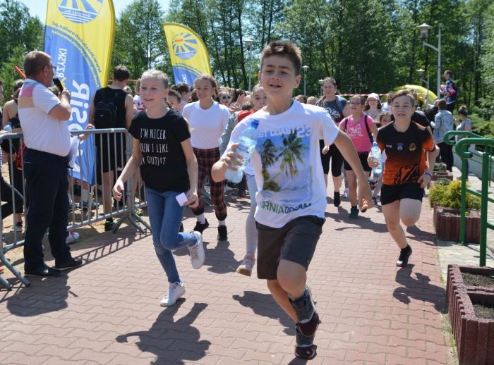 Dzieci tłumnie stawili się na starcie Ostrowieckiego Biegu Wiosny 2019