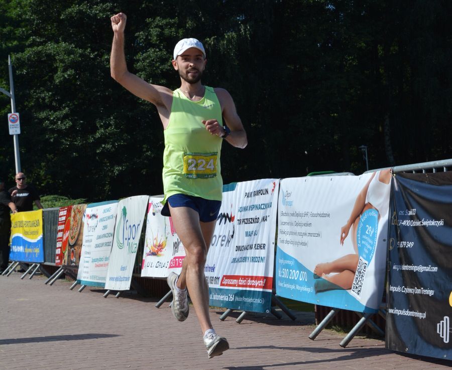 Rafa Gontarczyk finiszuje w biegu na 10km