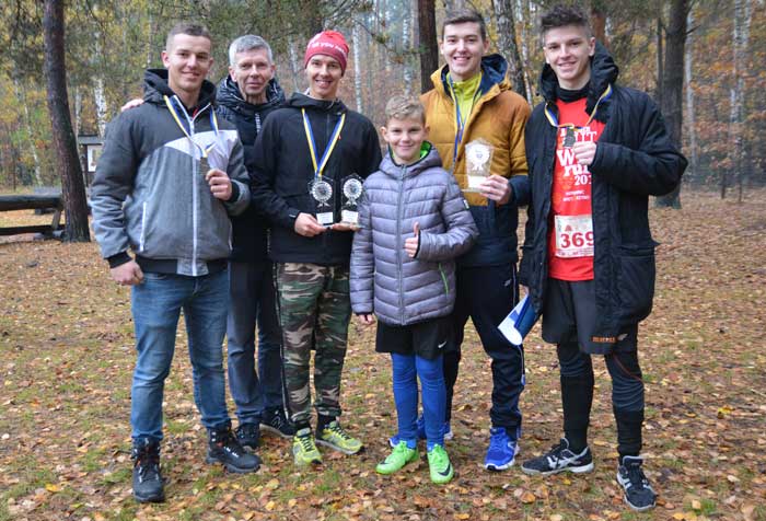 Rodzina Rogoziskich zwyciya w klasyfikacji rodzinnej VI MosirGutwinRun 2018